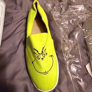 Women's Grinch slides